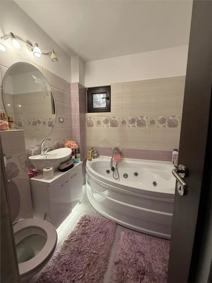 Copou - Casa Armatei , 4 camere , 108 mp , Garaj+Boxa in proprietate! - foto 14