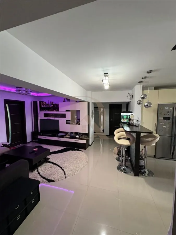 Copou - Casa Armatei , 4 camere , 108 mp , Garaj+Boxa in proprietate! - foto 3