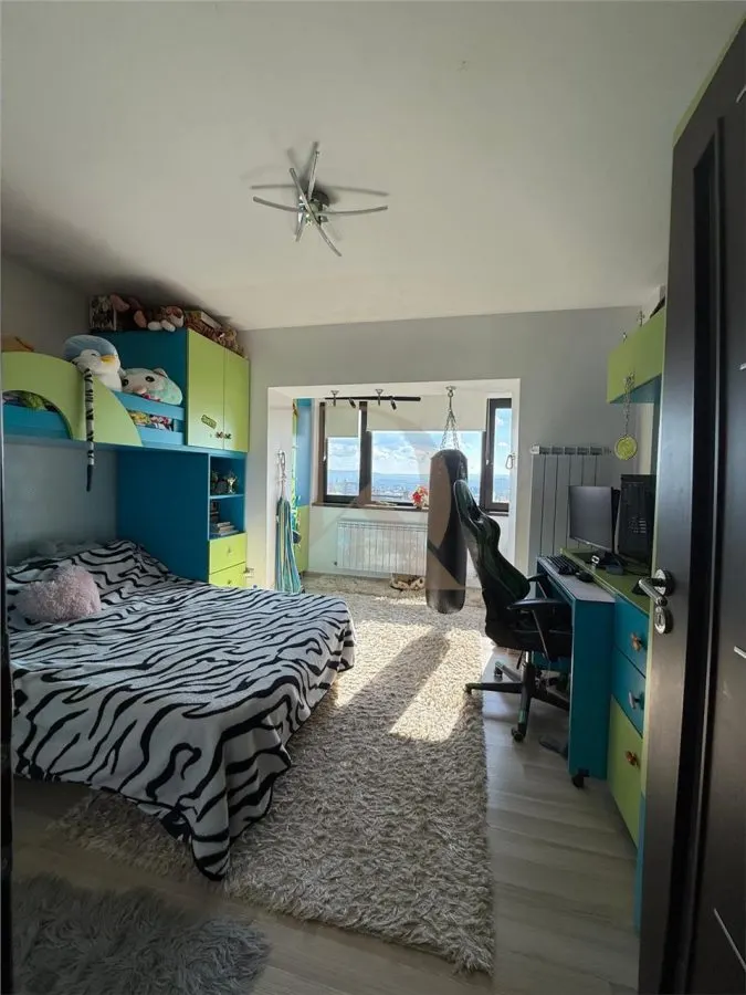 Copou - Casa Armatei , 4 camere , 108 mp , Garaj+Boxa in proprietate! - foto 6