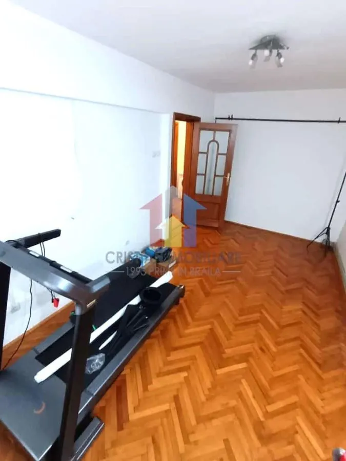3 cam confort 1 Decomandat 83mp parter cu balcon 14 m Garii - foto 4