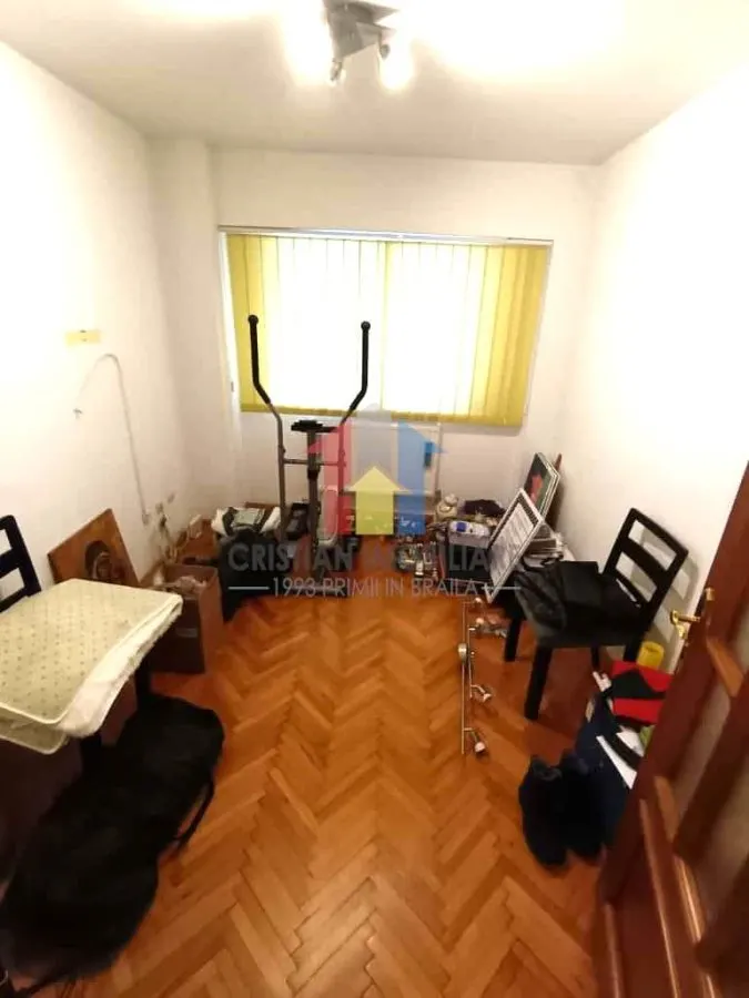 3 cam confort 1 Decomandat 83mp parter cu balcon 14 m Garii - foto 5