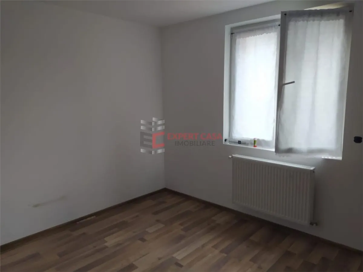 Apartament 2 camere Targu Neamt - foto 6