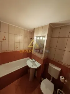 Apartament 3 camere decomandat 70 mp utili si garaj mare sub bloc - foto 8