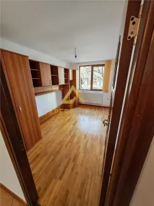 Apartament 3 camere decomandat 70 mp utili si garaj mare sub bloc - foto 9
