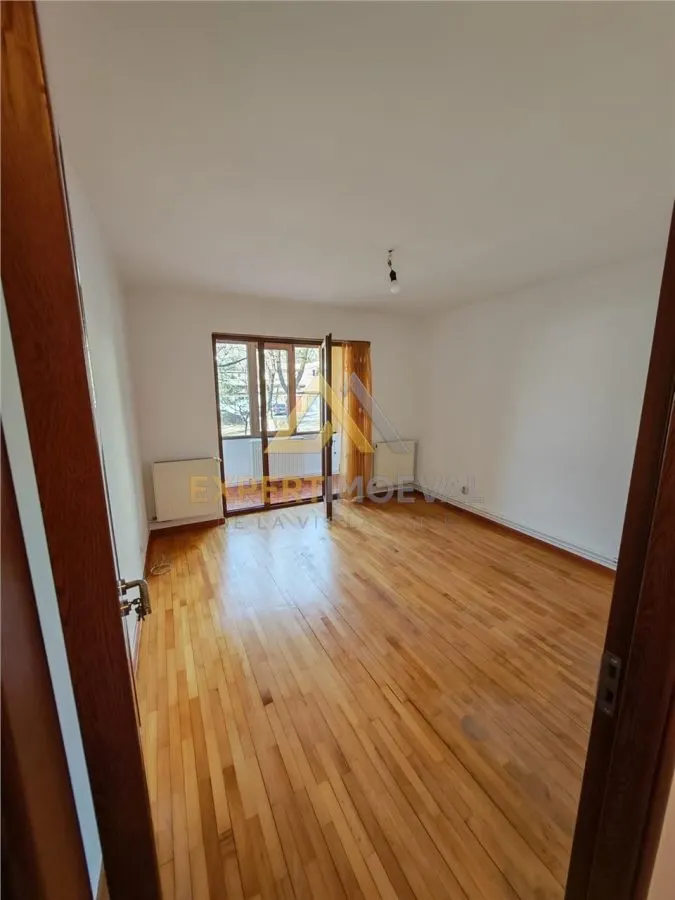 Apartament 3 camere decomandat 70 mp utili si garaj mare sub bloc - foto 10