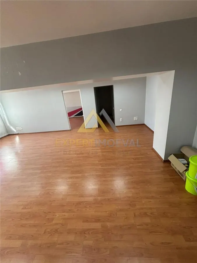 Spatiu de inchiriat etaj 1 Aleea Olteniei  77.63 mp - foto 2