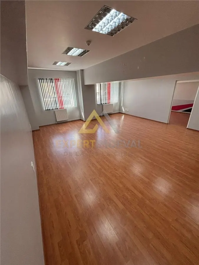 Spatiu de inchiriat etaj 1 Aleea Olteniei  77.63 mp - foto 4