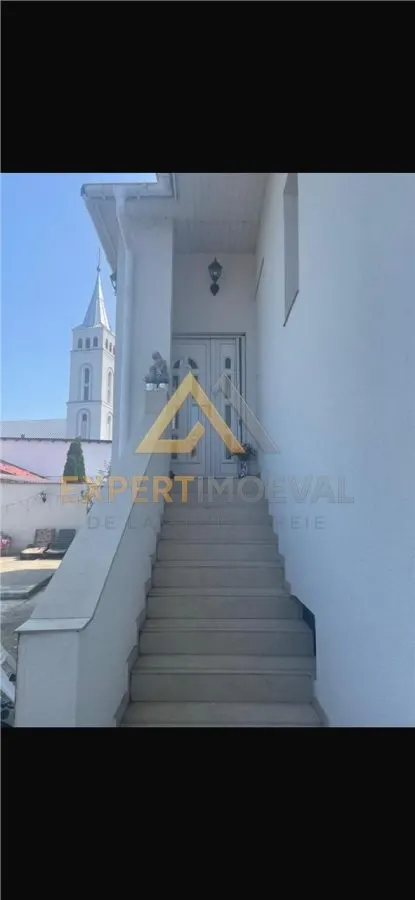 Casa boiereasca Centrul Vechi Baia Mare cu spatiu comercial la parter inchiriat cu 600 euro/luna - foto 2