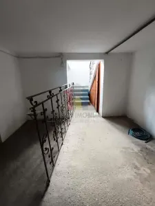 Hala 190 mp, D+P din boltari, zona Centrala ,artera circulata - foto 5