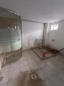 Hala 190 mp, D+P din boltari, zona Centrala ,artera circulata - foto 9