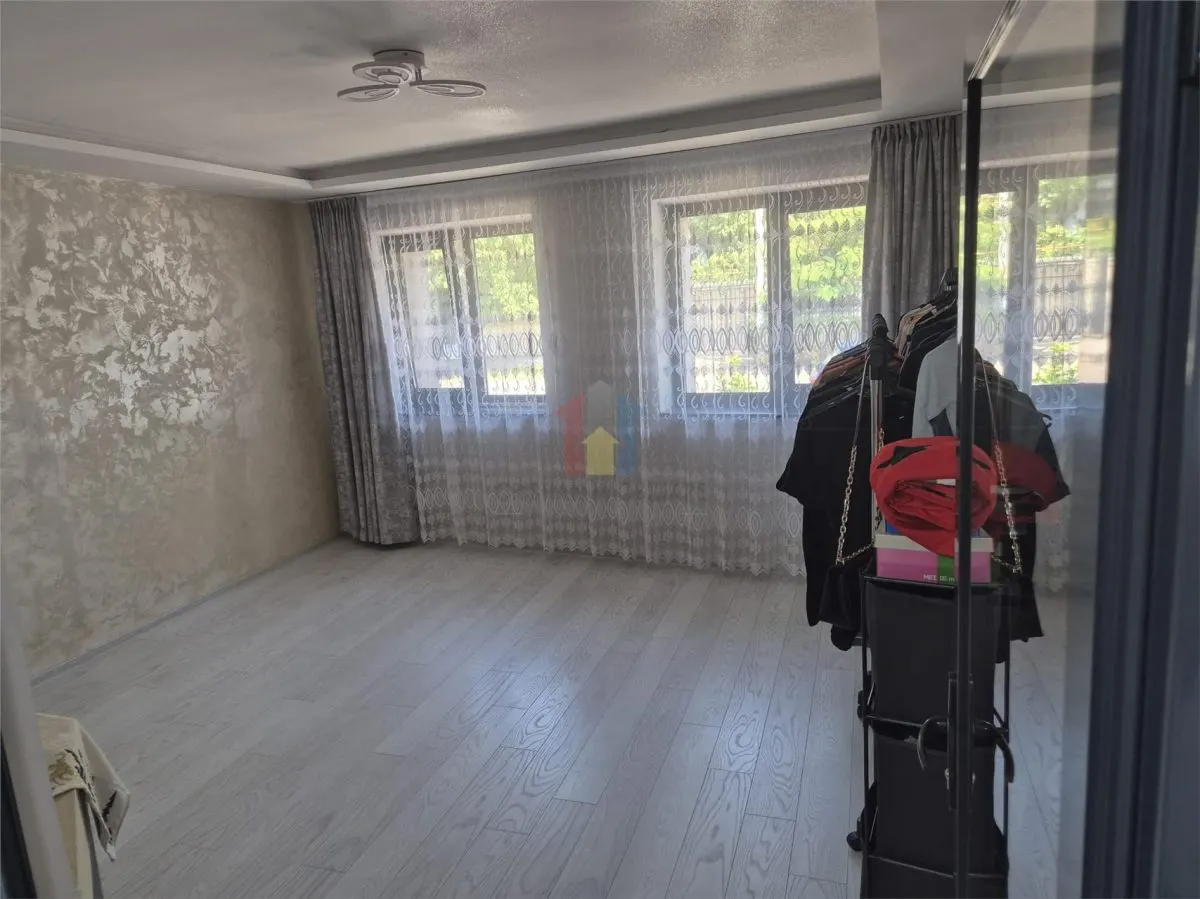 Casa 4 camere din Caramida,Centru- Bella Italia , 305mp teren - foto 6