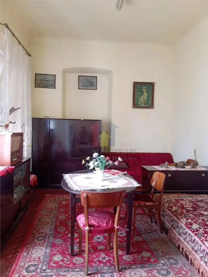 Apartament Ultracentral 2 camere,47mp utili, la curte, imobil P+1 - foto 2