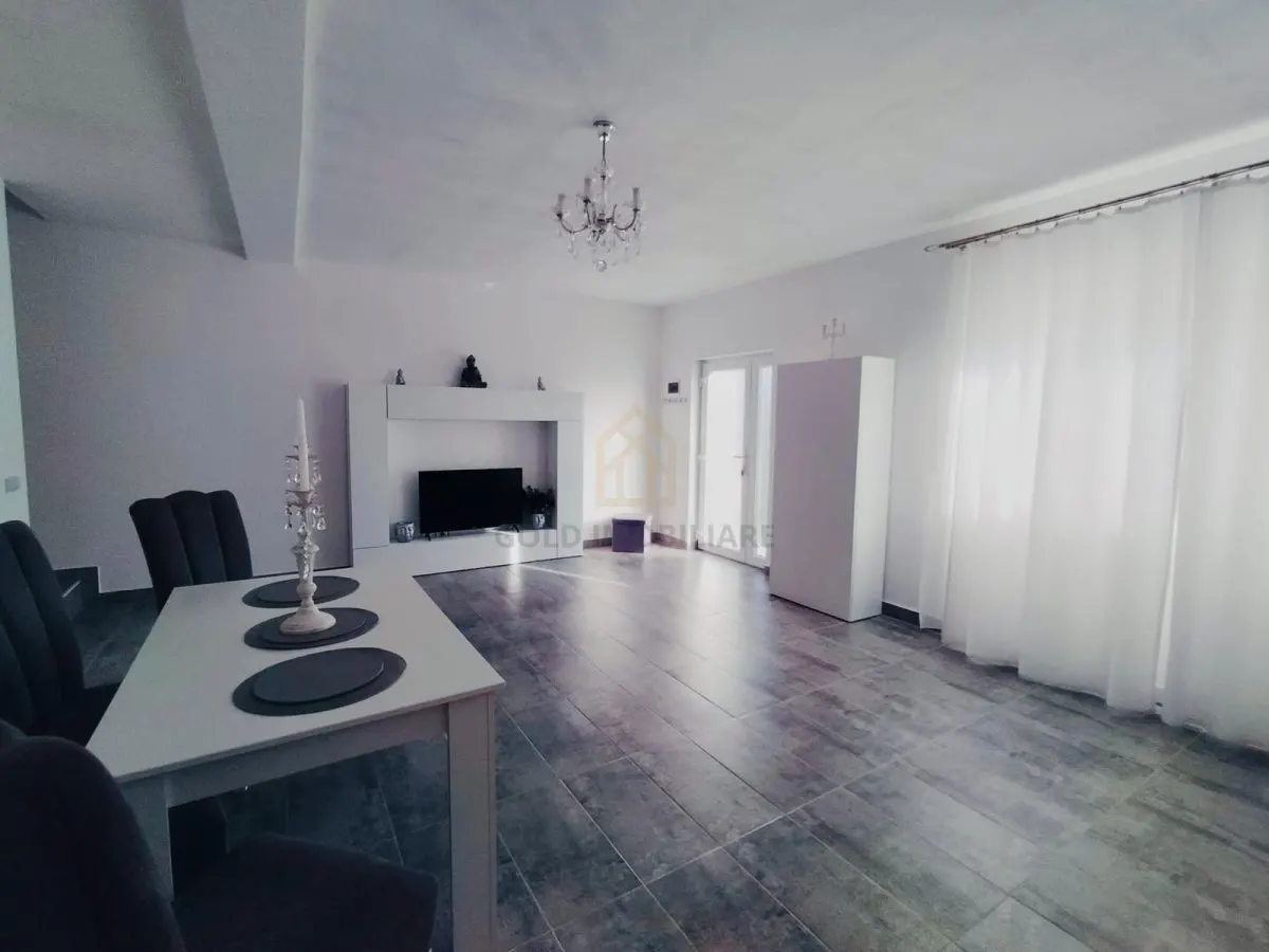 Casă modernă de vânzare în Dumbrăvița - foto 1