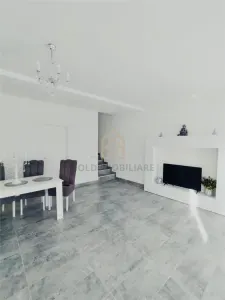 Casă modernă de vânzare în Dumbrăvița - foto 2