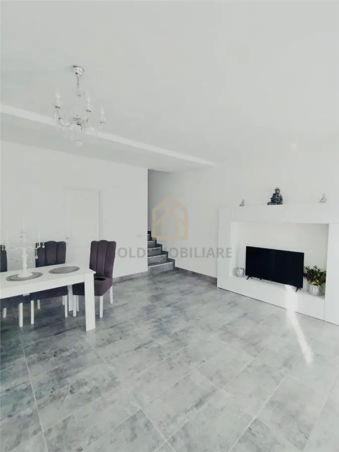 Casă modernă de vânzare în Dumbrăvița - foto 2
