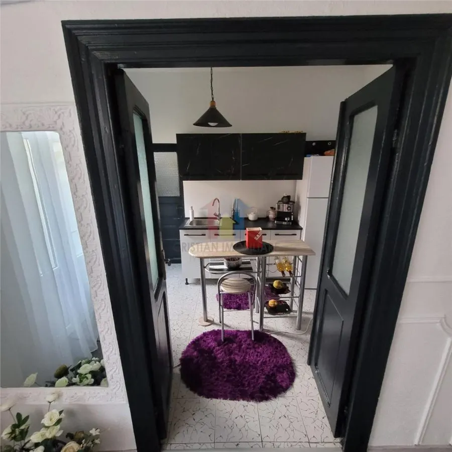 Casa 5 camere, suprafata teren 200 mp, zona Piata Saraca - foto 7
