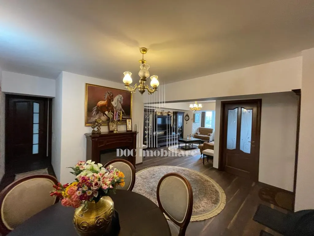 Inchiriere apartament 3 camere Piata Alba Iulia - foto 1
