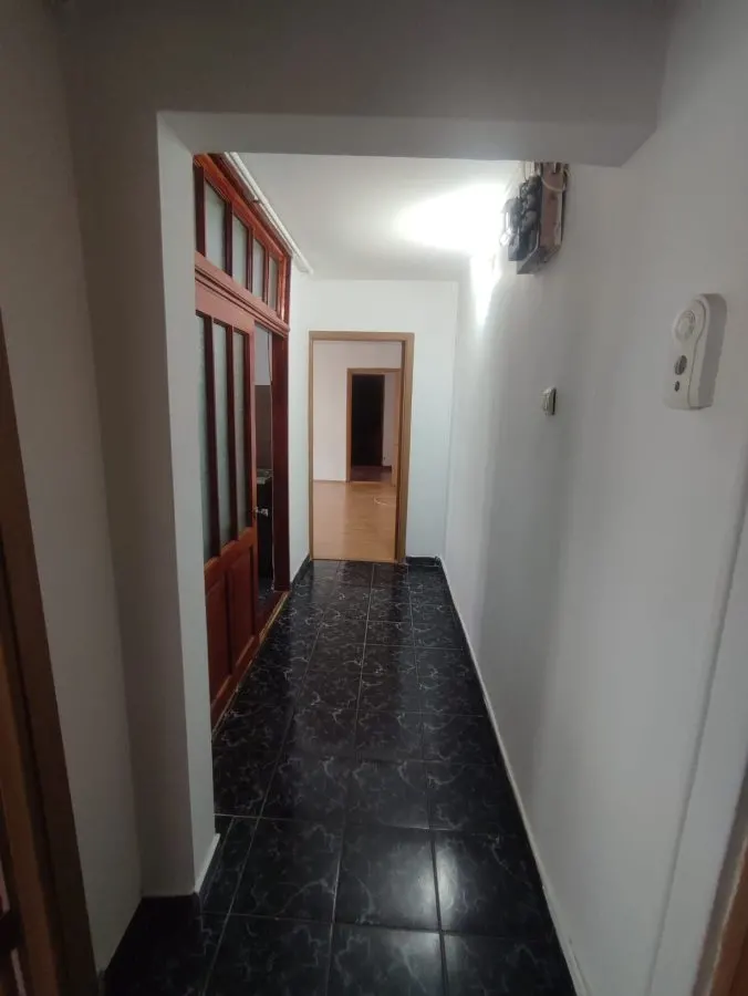 Apartament 3 camere, 72 mp, etaj 3, Aleea Heniu, 88.000 euro - foto 2