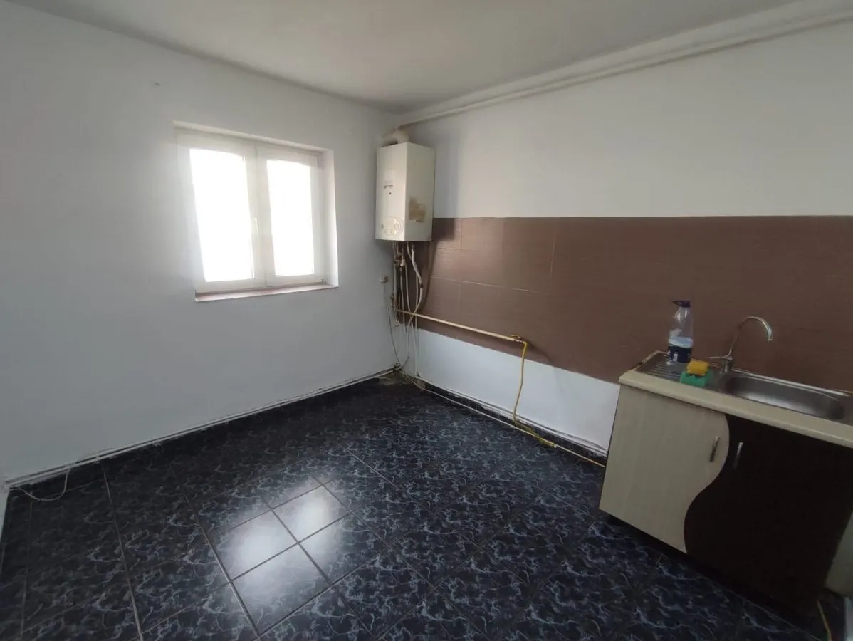 Apartament 3 camere, 72 mp, etaj 3, Aleea Heniu, 88.000 euro - foto 3