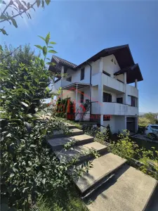 Casa individuala cu CF,  5 camere  la intrare in Campenesti. Zona linistita, priveliste superba - Campenesti