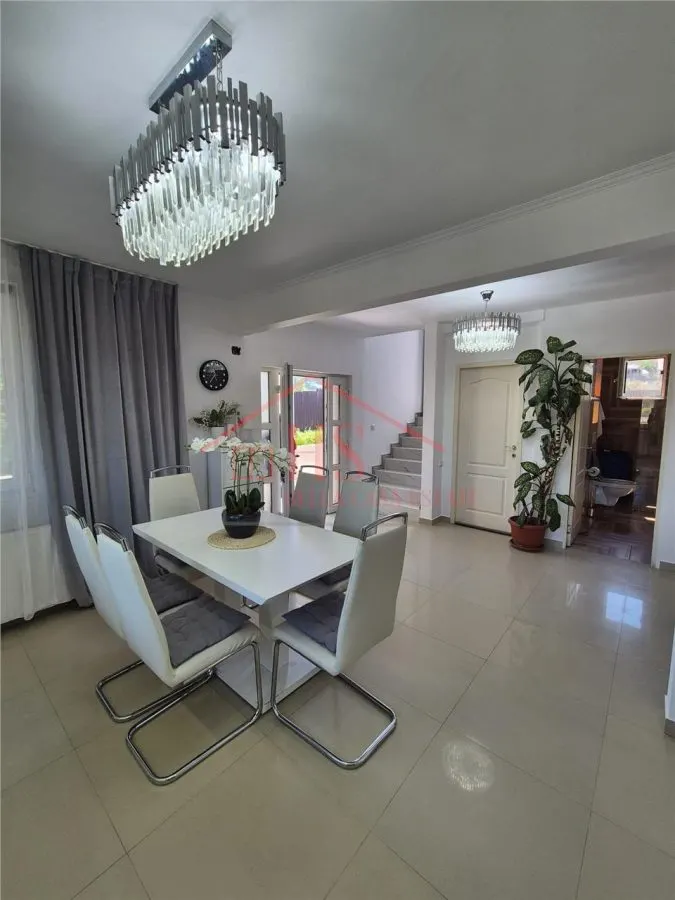 Casa individuala cu CF,  5 camere  la intrare in Campenesti. Zona linistita, priveliste superba - foto 12