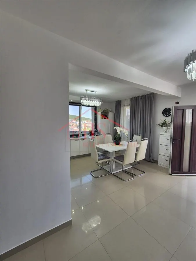 Casa individuala cu CF,  5 camere  la intrare in Campenesti. Zona linistita, priveliste superba - foto 13
