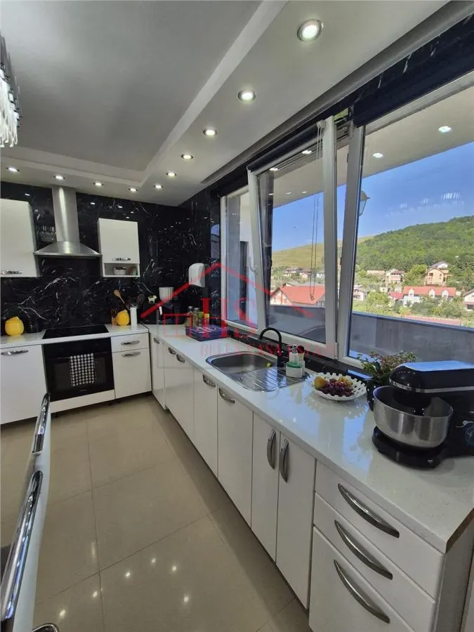 Casa individuala cu CF,  5 camere  la intrare in Campenesti. Zona linistita, priveliste superba - foto 14
