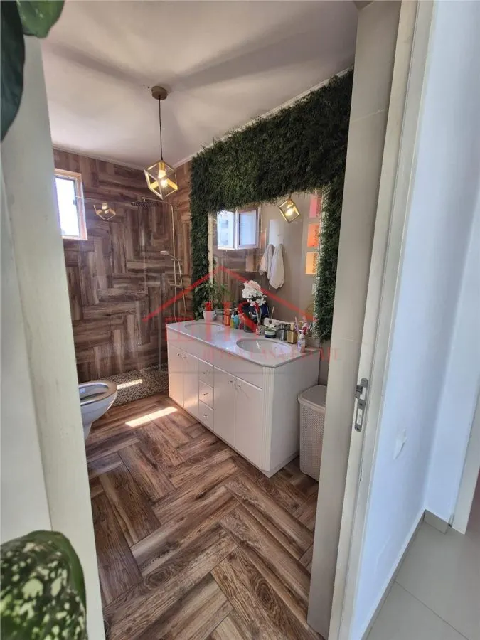 Casa individuala cu CF,  5 camere  la intrare in Campenesti. Zona linistita, priveliste superba - foto 15