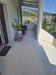 Casa individuala cu CF,  5 camere  la intrare in Campenesti. Zona linistita, priveliste superba - foto 3