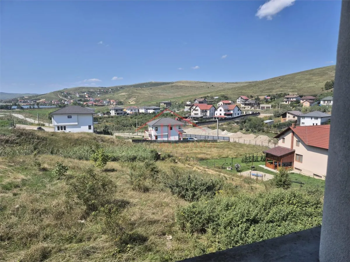Casa individuala cu CF,  5 camere  la intrare in Campenesti. Zona linistita, priveliste superba - foto 9