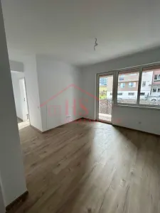 Apartament de vanzare cu 3 camere, parter inalt cu balcon. Zona linistita,  Teilor Floresti - Floresti