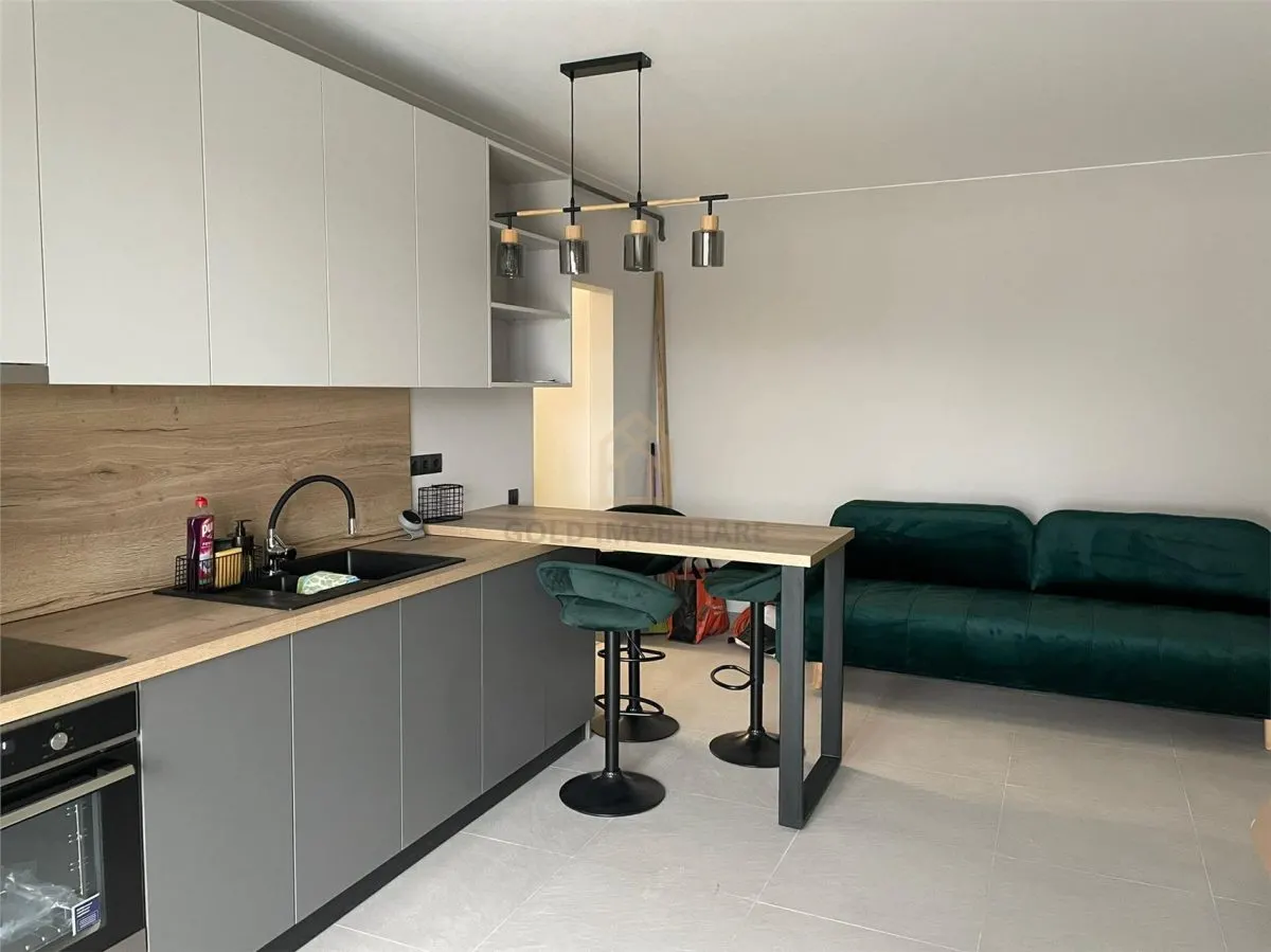 De inchiriat apartament 3 camere zona Parc - foto 1