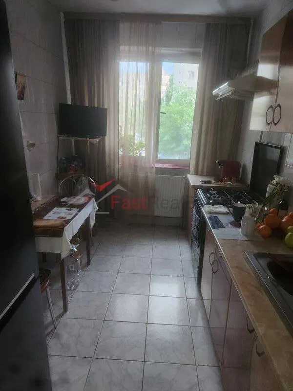Apartament 2 camere Trapezului , decomandat. - foto 1