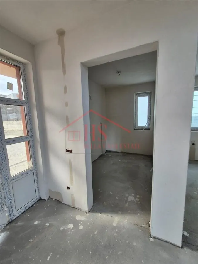 Casa individuala cu 6 camere  la intrare in Dezmir. - foto 14