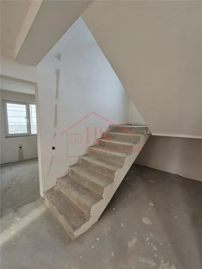 Casa individuala cu 6 camere  la intrare in Dezmir. - foto 15