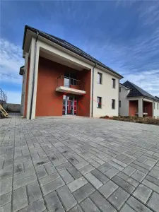 Casa individuala cu 6 camere  la intrare in Dezmir. - foto 3