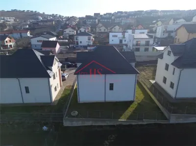 Casa individuala cu 6 camere  la intrare in Dezmir. - foto 4