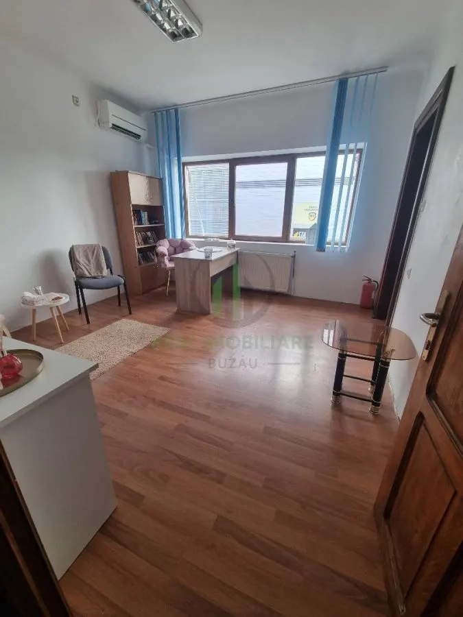 Spatiu birou Zona Centru-vedere platou ! - foto 1