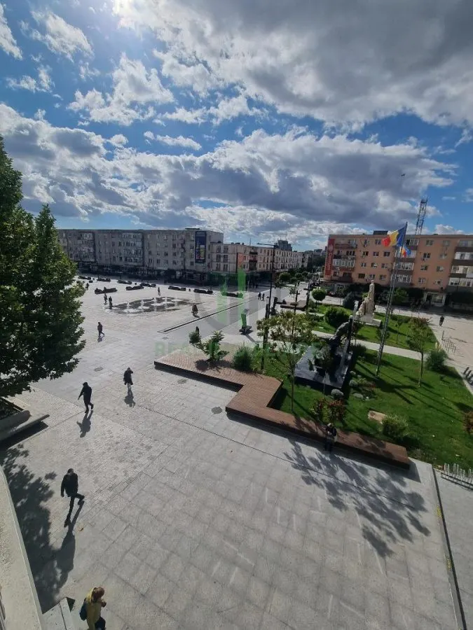 Spatiu birou Zona Centru-vedere platou ! - foto 3