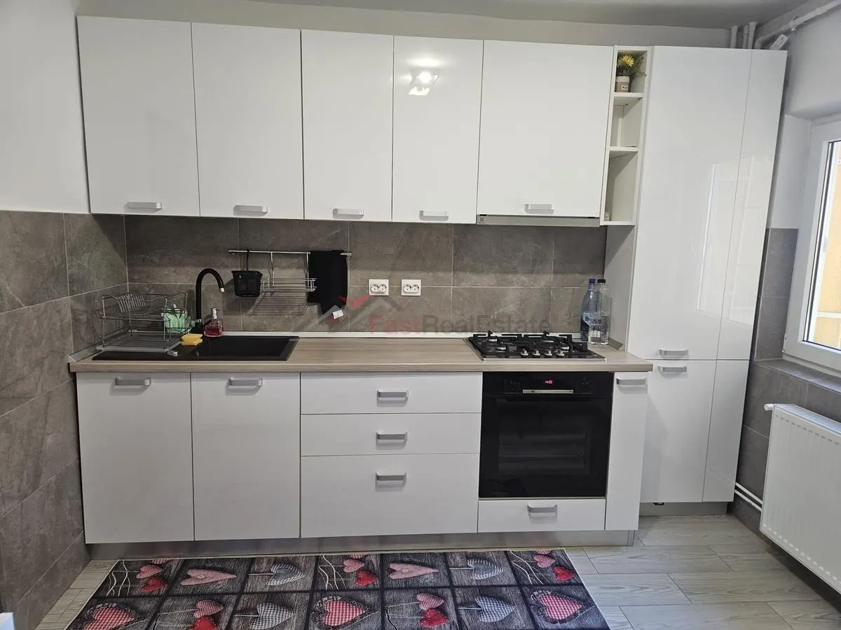 Apartament 3 camere - foto 1