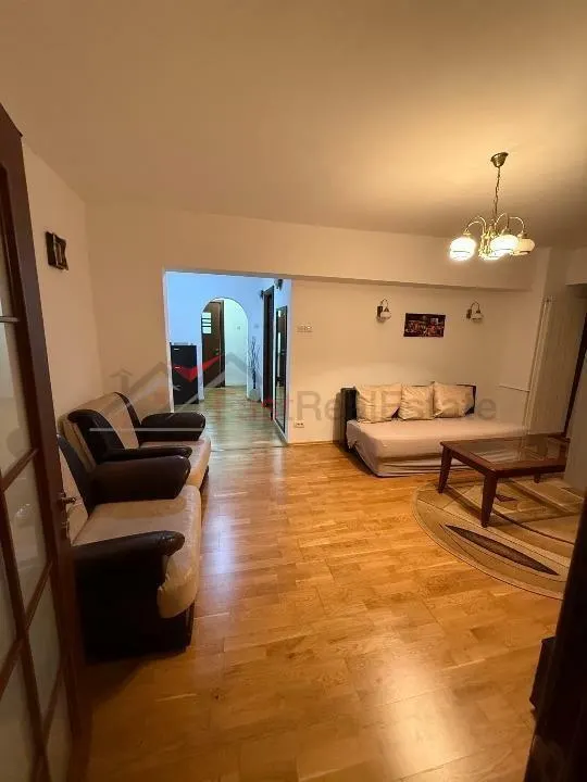 Apartament 3 camere decomandat - foto 2