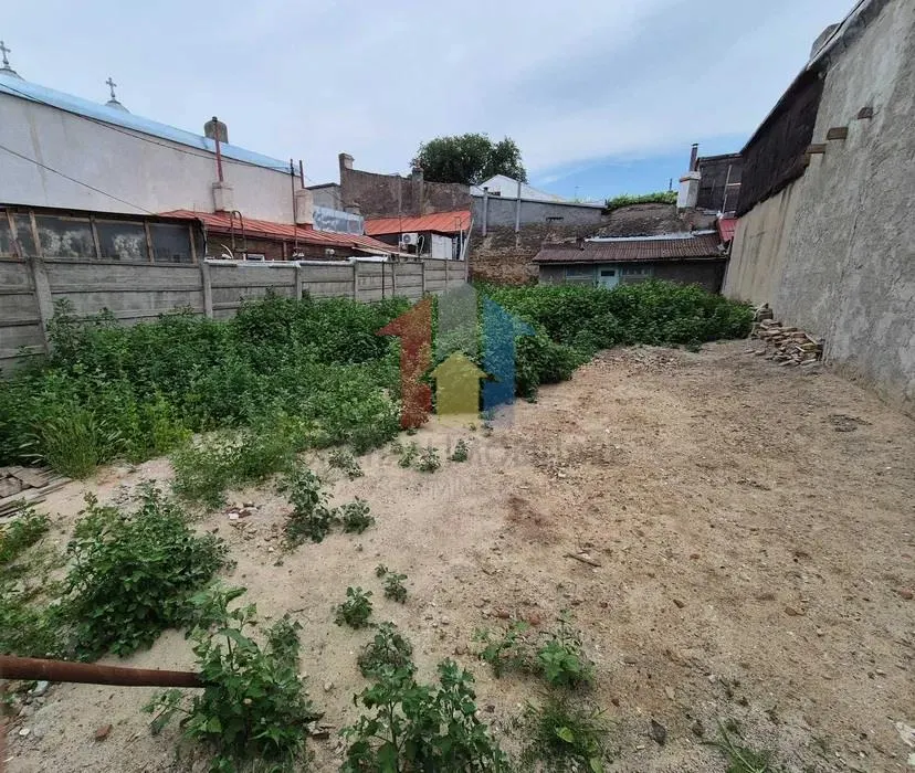 Teren Central+ PROIECT P+1,zona Maternitatii 220 mp toate utilitatile - foto 1