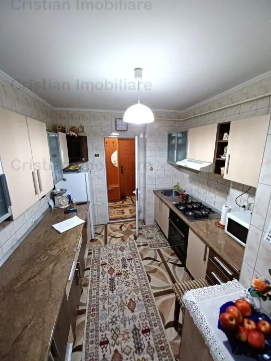 ETAJ 1 SUPER 3 camere zona Plantelor Confort 1 , 70mp - foto 7