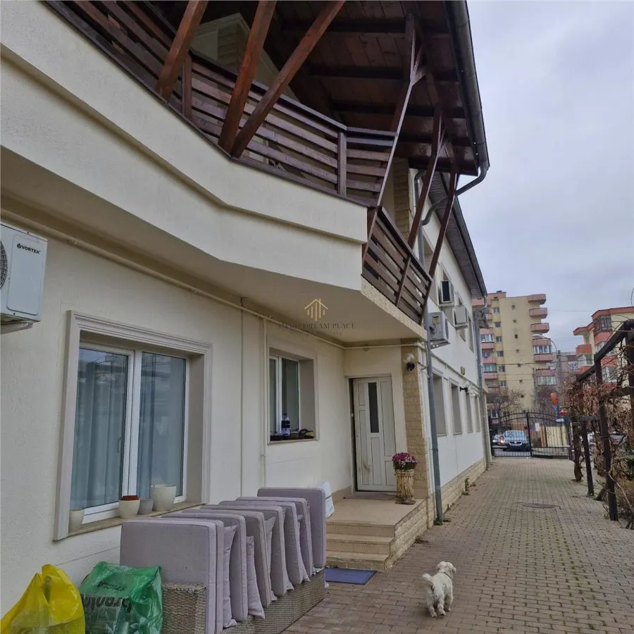Casa spatioasa de vanzare - foto 3