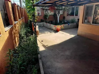 CARAMIDA, Casa zona Lacu Dulce, 4 camere, teren 250 mp - Braila