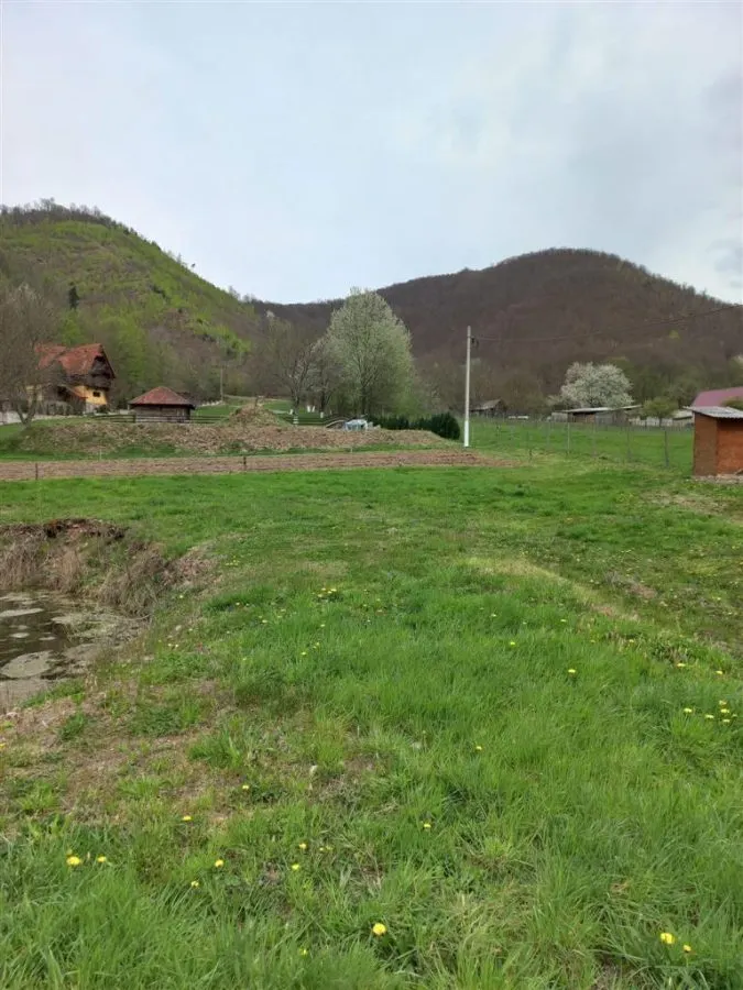 Teren intravilan cu utilitati, zona turistica Bulz,Bihor - foto 3