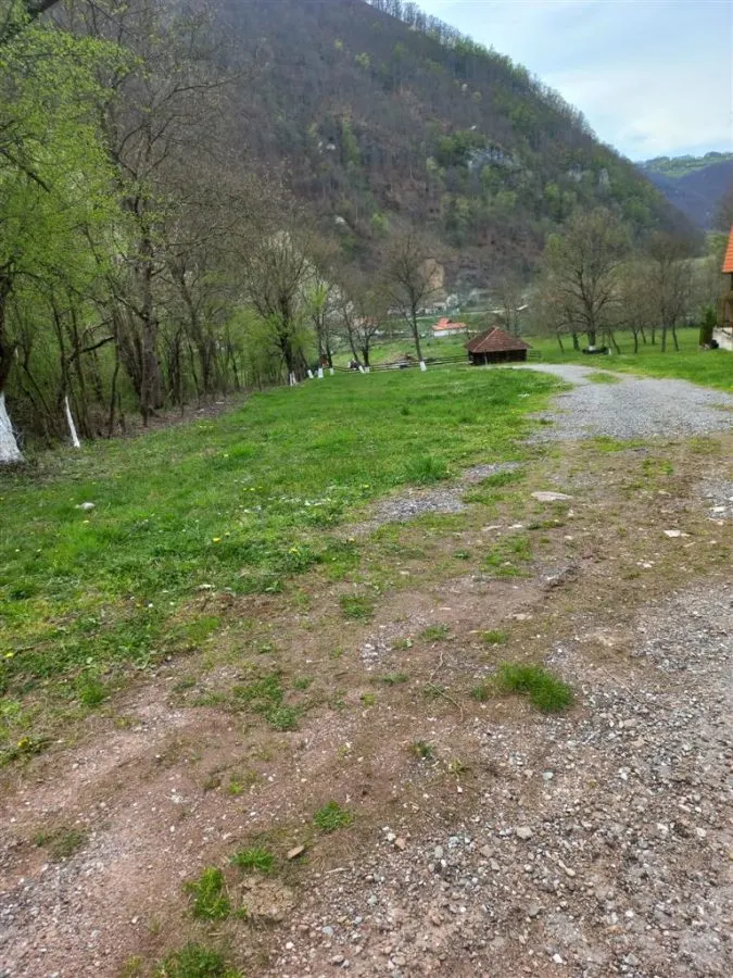 Teren intravilan cu utilitati, zona turistica Bulz,Bihor - foto 5