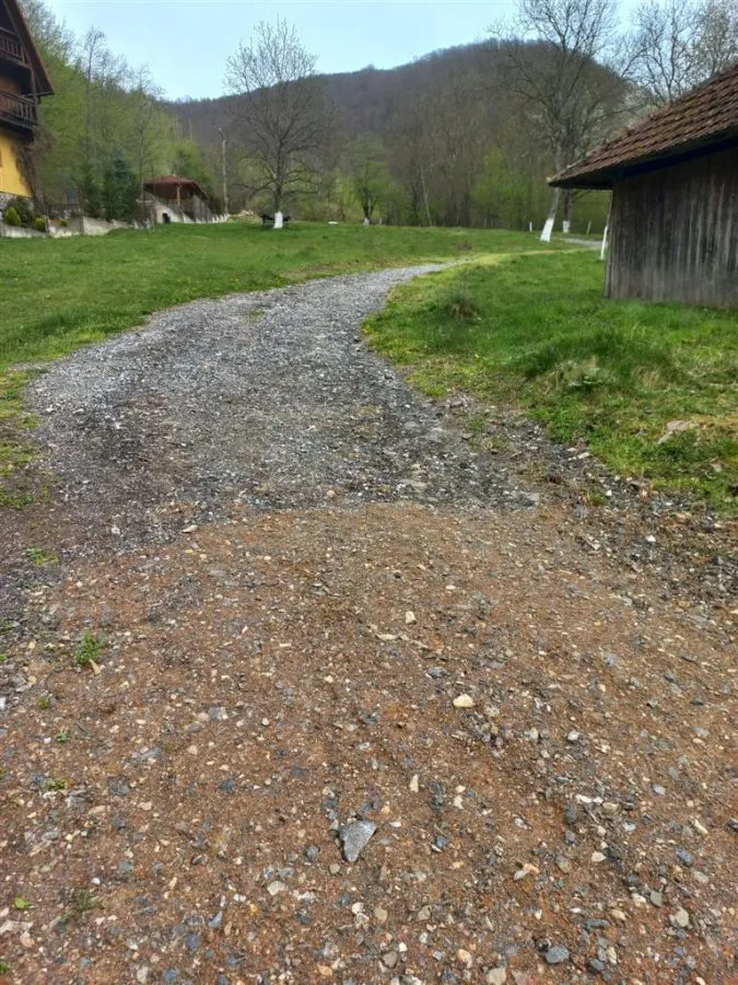 Teren intravilan cu utilitati, zona turistica Bulz,Bihor - foto 6