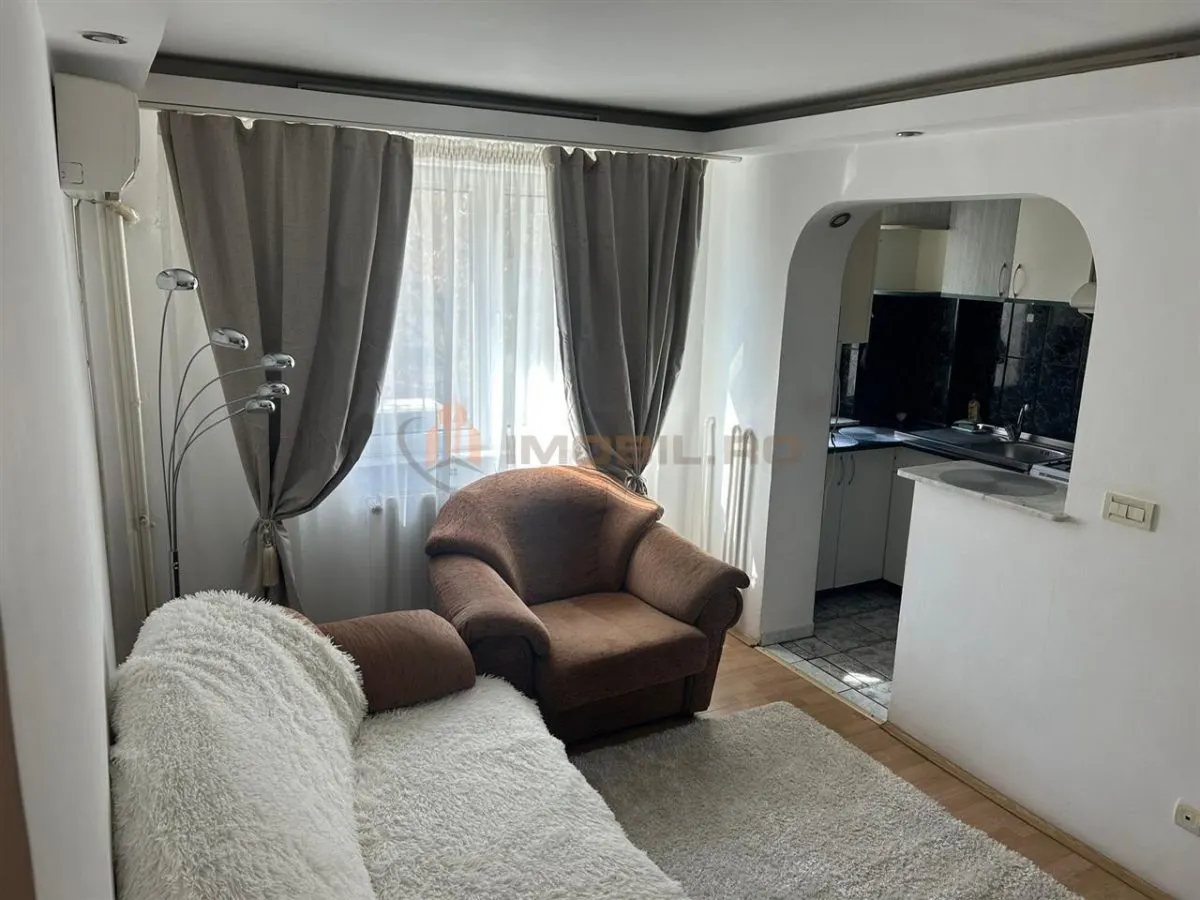 Apartament 3 camere Podu Ros - foto 1