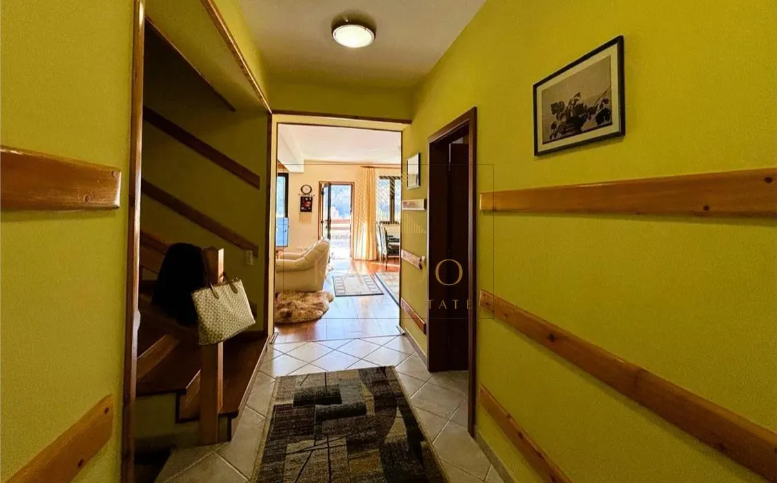 Dimineti cu munti la fereastra – proprietate unica - foto 10
